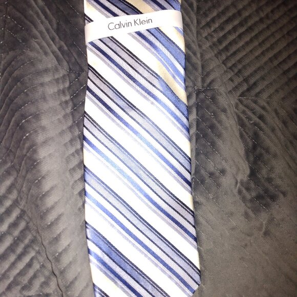 Band new tie - Picture 3 of 3